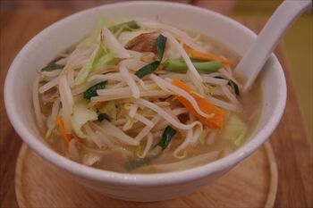 横浜大倉山にあるラーメン店「らーめんシゲトミ」のラーメン