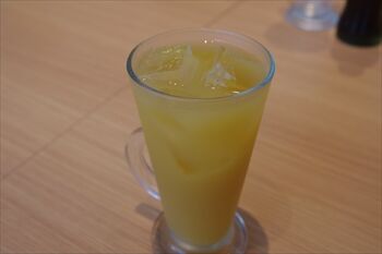 横浜みなとみらいにある「HAWKER'S 海南鶏飯」のドリンク
