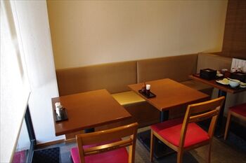 横浜みなとみらいにある蕎麦屋「香露庵」の店内