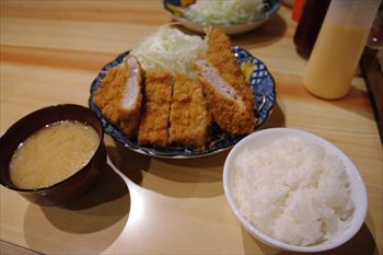 町田にあるとんかつ屋「とんかつ朱鞠」の定食