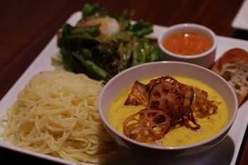 横浜関内にあるダイニングバー「bond(ボンド)」のランチ