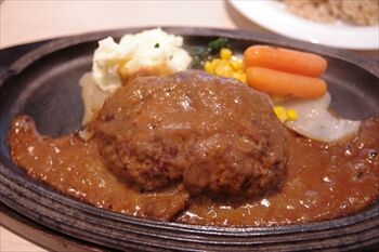 横浜桜木町にあるカフェ「ミートカフェ オジマ」のランチ