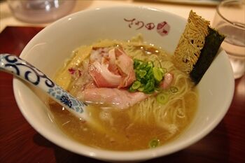 横浜にあるラーメン店「鴨そばさわ田」のラーメン
