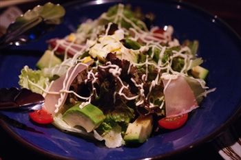 横浜綱島にある焼き鳥屋「COCORO(心)」のサラダ