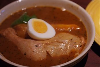 横浜馬車道にあるスープカレーのお店「らっきょ」のカレー
