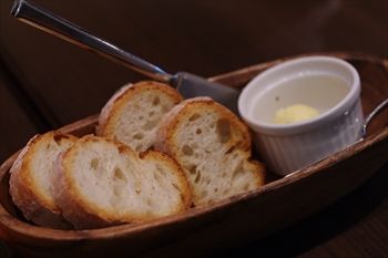 横浜センター南にあるイタリアン「クッチーナ ピノッキオ」のパン