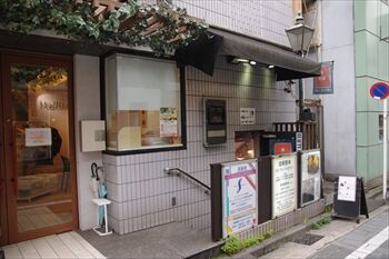 横浜元町にある蕎麦屋「零そば」の外観