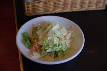 横浜菊名にある生パスタのお店「サンティノ」のサラダ