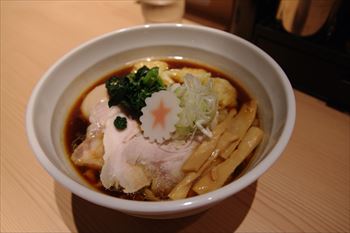 横浜新高島にあるラーメン店「横濱中華そば 上星商店」のラーメン