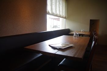 横浜青葉台にある「ハンバーグファクトリー」の店内