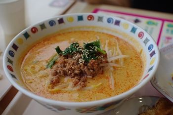 新羽イオンのフードコートの中華料理店「海鮮餃子」の坦々麺