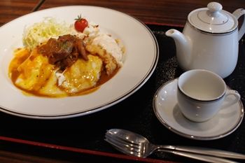 横浜センター北のミートダイニングのランチ