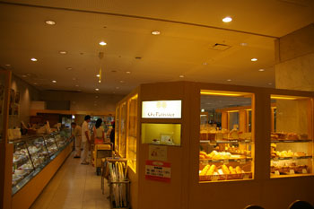 新横浜プリンスホテルのデリのお店「シェパティシェ」の入り口