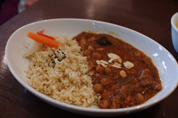 トマトたっぷり野菜とひよこ豆のカレー