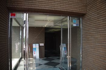 横浜新羽にある中華料理のお店「との様飯店」の入り口