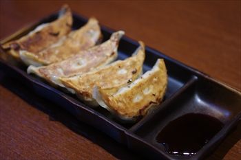 横浜関内にあるラーメン店「麺家 一本道」の餃子