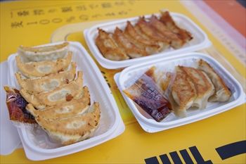 横浜赤レンガ倉庫の宇都宮餃子祭りの餃子