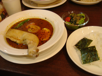 横浜ダイヤモンド地下街にあるスープカレー心のチキンカレー
