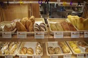 横浜元町にあるパン屋さん「パンオトラディショネル」の店内