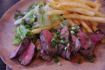 横浜みなとみらいにある肉料理のお店「アンカーグラウンド」のランチ