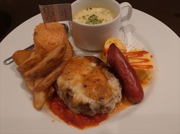 横浜日本大通りにある洋食店「洋食のtaku」のランチ