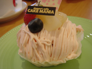 横浜みなとみらい「ケーキマニア」の桃のモンブラン