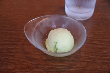 横浜西口にあるイタリアンのお店「ベジテーブル」のアイス