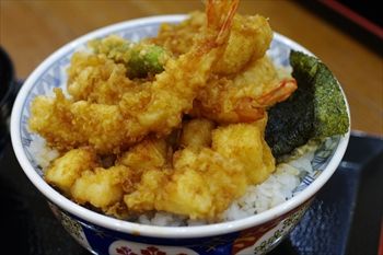 ラゾーナ川崎にある天丼専門店「金子半之助」の天丼