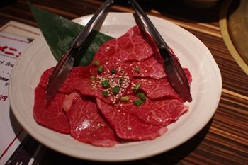 横浜元町にある焼肉屋さん「食彩和牛 しげ吉」のお肉