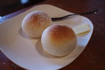 西横浜にあるカフェ「夏至茶屋」のパン