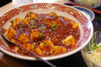 横浜大倉山にある中華料理店「餃子の福来」の麻婆豆腐