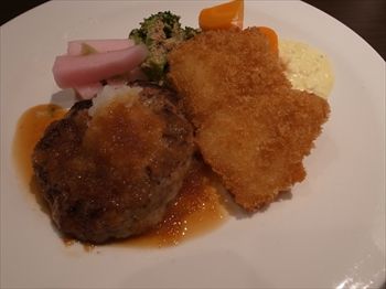 横浜日本大通りにある洋食店「洋食のtaku」のランチ