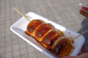 横浜赤レンガ倉庫の全国ふるさとフェアの焼きまんじゅう