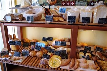新横浜にあるパン屋「シャンドブレ」の店内