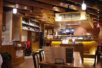 横浜みなとみらいにあるイタリアン「Bd26」の店内