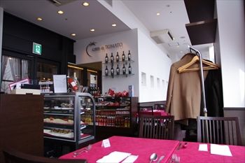 横浜みなとみらいにあるレストラン「セレブ・デ・トマト」の店内
