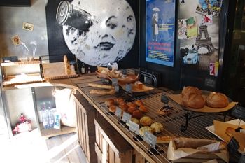 横浜北山田のパン屋さん「ブーランジェリー メリエス」の店内