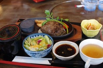 葉山にある葉山牛をいただけるお店「角車」のハンバーグ
