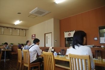 栃木県佐野市にあるラーメン店「麺屋 ようすけ」の店内