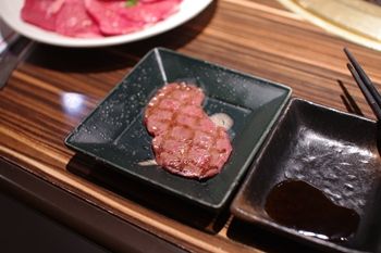 横浜元町にある焼肉屋さん「食彩和牛 しげ吉」のお肉
