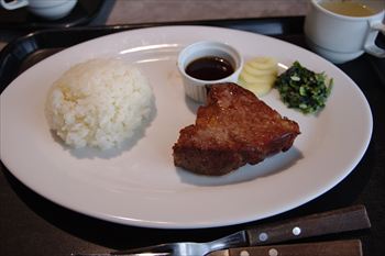 ゆめが丘ソラトスにある「マロリーポークステーキ」のランチ