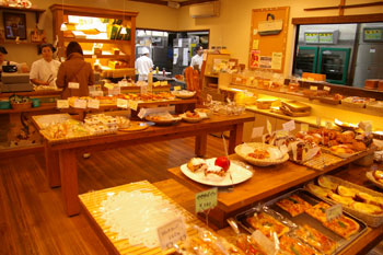 横浜鶴見のおいしいパン屋「エスプラン」の店内