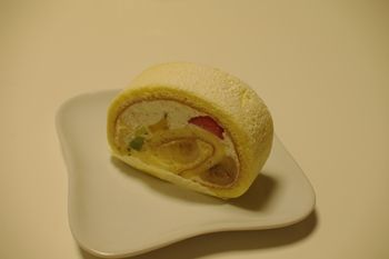 横浜相鉄ジョイナスの「パティスリー キハチ」のロールケーキ
