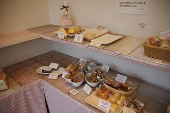 横浜高田にあるパン屋さん「Bread50(ブレッド50)」の店内