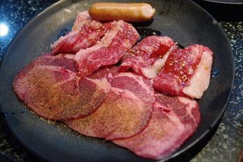 川崎駅にある焼き肉店「あみやき亭」のお肉