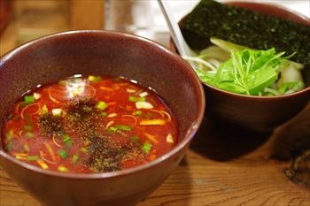 横浜東神奈川にあるつけ麺店「イツワ製麺所食堂」のつけ麺