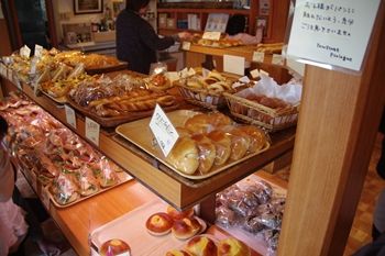 横浜たまプラーザにあるパン屋さん「パンステージプロローグ」の店内