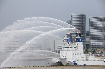 横浜みなとみらいの九都県市合同防災訓練の風景