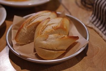 横浜妙蓮寺にあるイタリアン「レストラン ブー」のパン