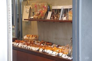 中目黒にあるパン屋さん「TRASPARENTE」の店内